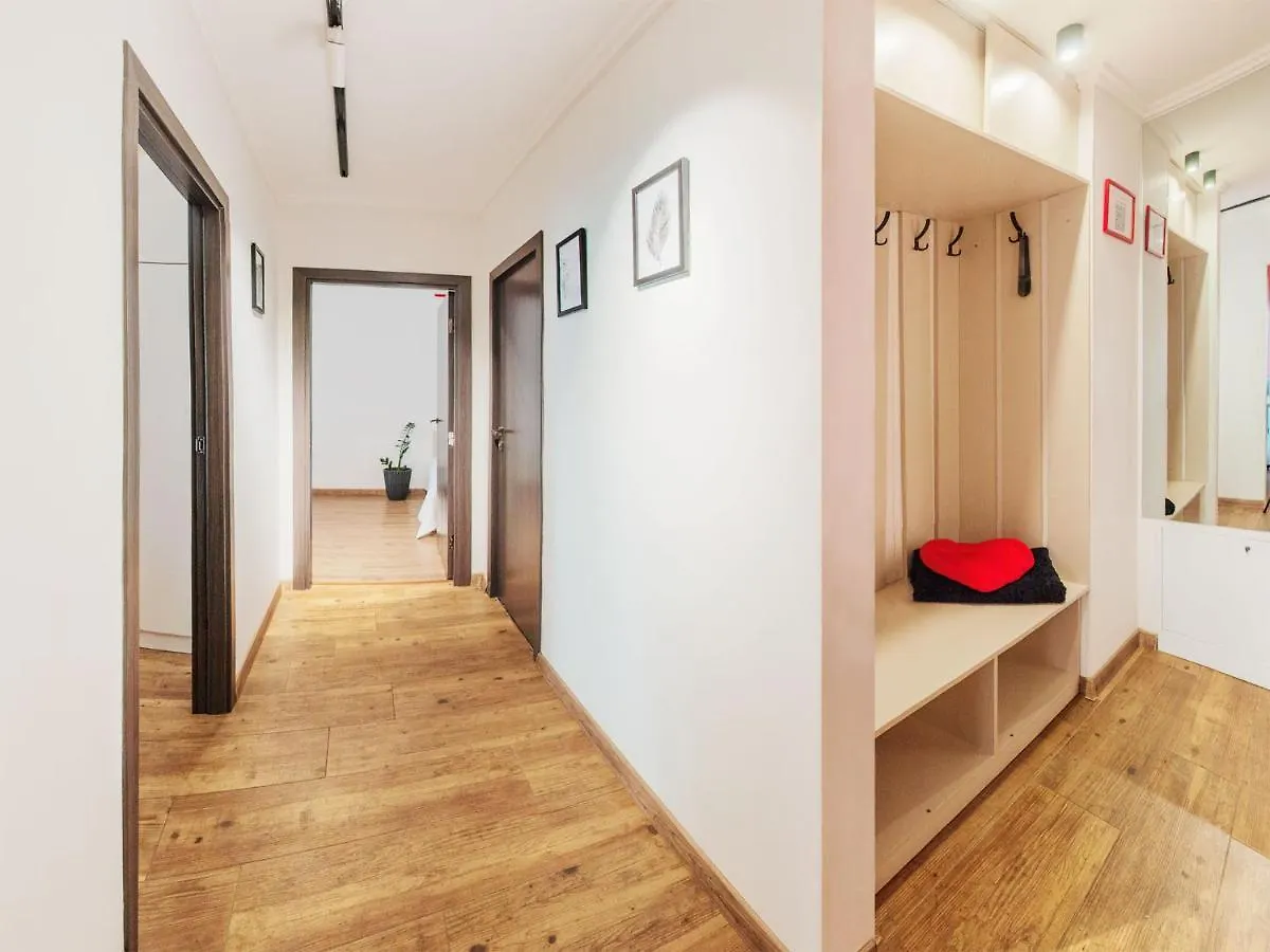 Monro Apartment Lviv 0*,